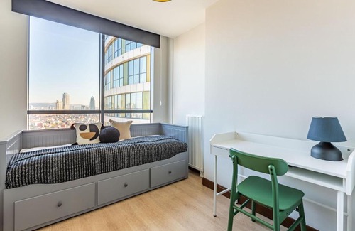 Atasehir Apartment | Charming Modern Flat with Captivating City View in Atasehir