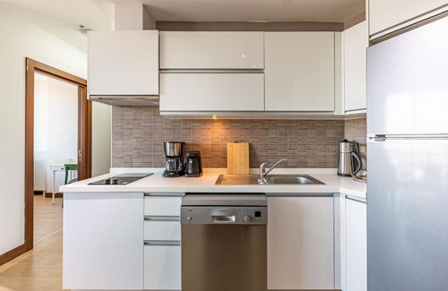 Atasehir Apartment | Charming Modern Flat with Captivating City View in Atasehir