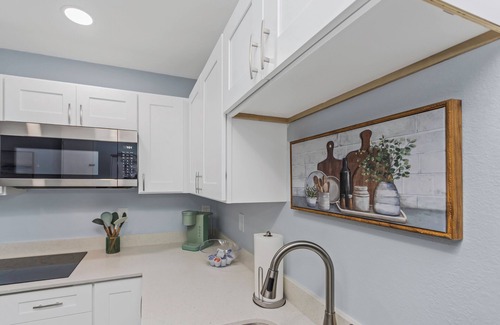 Pinellas Park Apartment | Charming Modern Studio in Central Pinellas Park