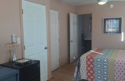 Oakley House | Charming, modern studio apartment close to hospitals, Biltmore and downtown.