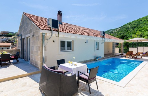 Mokosica Villa | Charming Mokosica Villa | 3 Bedrooms | Villa Tranquility Nest Beniva | Private Pool | Partial Sea Vi