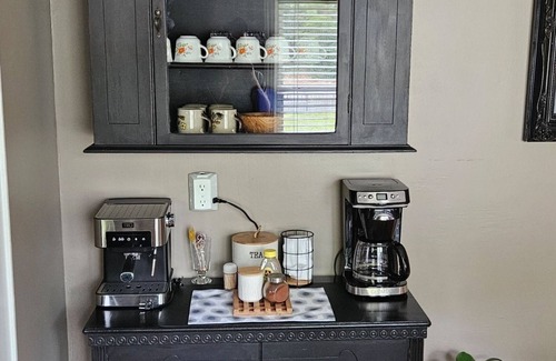 Monticello House | Charming Monticello Retreat: Explore History, Shops, and Local Delights