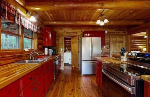 Sylva Cabin | Charming mountain cabin with hot tub, fireplace, and stunning views