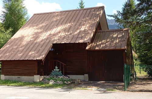 Barcelonnette Ski Chalet | Charming mountain chalet in Barcelonnette, 4 people, terrace and garden
