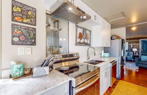 Rye House | Charming Mountain Stay w/Enclosed Yard & Grill