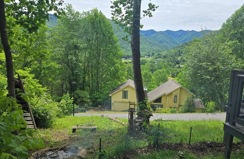Valley Creek Run House | Charming Mountain Retreat in Maggie Valley