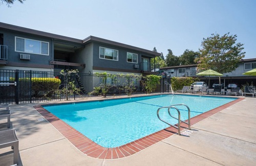Mountain View Apartment | Charming Mountain View 2BR w/Pool & Gym, 5 min to Target, by Blueground