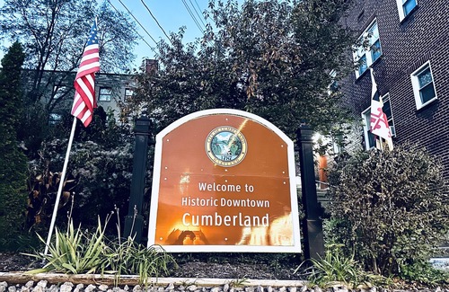 Cumberland Apartment | Charming Mountain View Retreat. Cozy place within walking distance to downtown.