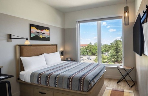 Flagstaff Hotel | Charming MOXY hotel in delightful Boulder w/AC, WiFi, fitness MAY 8th-MAY 10th