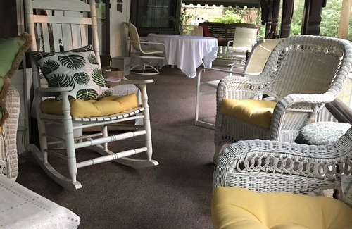 Mount Gretna House | Charming Mt Gretna cottage tucked in a quiet art community filled with music theater and quiet evening dinners on the porch
