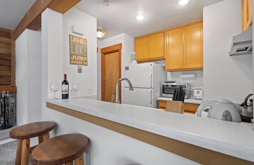 Tahoe Woods Condo | Charming Mtn Chalet (Studio), near lake & ski