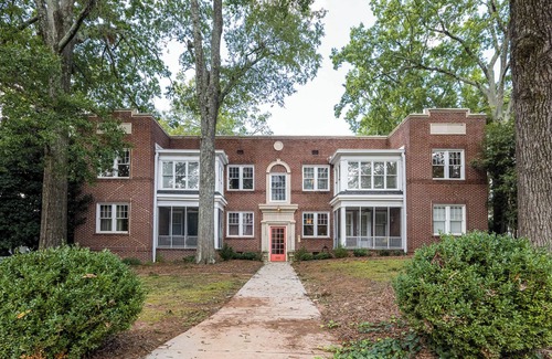 Cherry Condo | Charming Myers Park 2BR King Condo | Porch