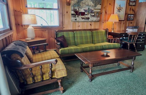 Strafford Cottage | Charming New England 4bd Family Lake House w/Yard, Patio, Docks and Views
