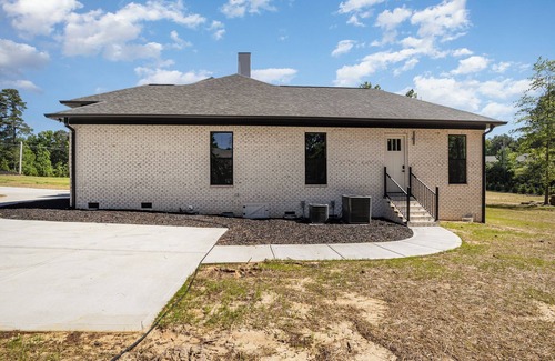 Weddington House | Charming New Guest House Retreat - Modern Comfort & Serenity