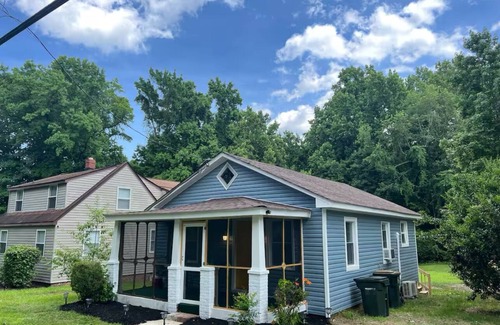 Williamsburg House | Charming Newly Renovated 2-bedroom house with WiFi, AC in awesome Williamsburg