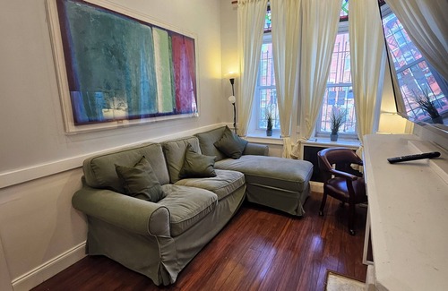 Jersey City Apartment | Charming newly renovated full-floor Jersey City brownstone with WiFi, AC
