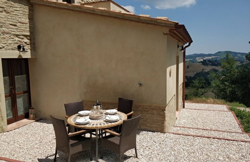 Pergola Apartment | Charming, newly renovated country house in the Marche