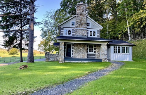 Tyrone House | Charming newly-renovated historic log house near PSU and Spruce Creek