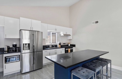 Garfield Apartment | Charming Newly Remodeled 2-bedroom with Balcony in fantastic Huntington Beach