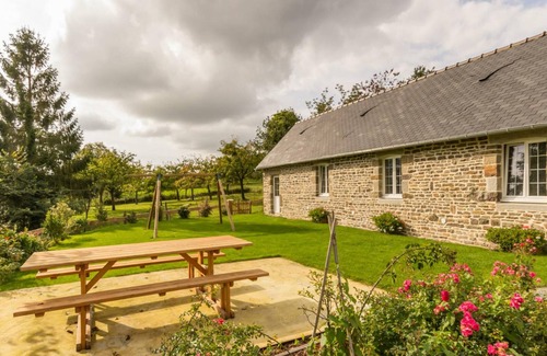 Montaigu-les-Bois Cottage | Charming Normandy Home with Private Indoor Pool & Fireplace