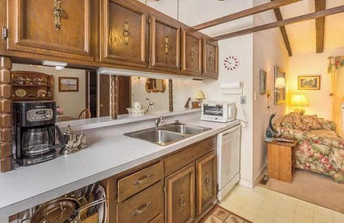 North Shores House | Charming North Shores Ranch Home: Pool, Tennis, Private Beach & Trails!
