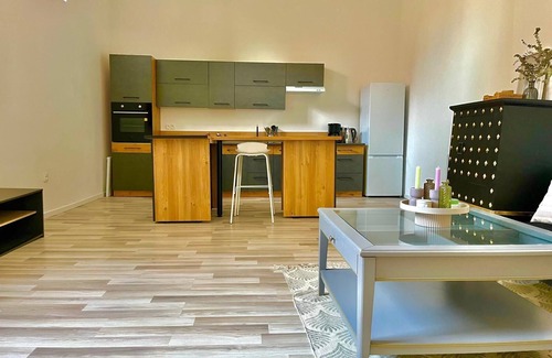 Brienon-sur-Armancon House | Charming outbuilding at the gateway to Joigny and Chablis wines