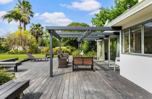Manurewa House | Charming Oasis, Your Cozy Retreat Awaits