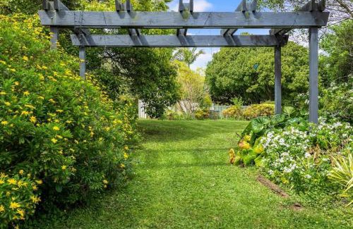 Manurewa House | Charming Oasis, Your Cozy Retreat Awaits