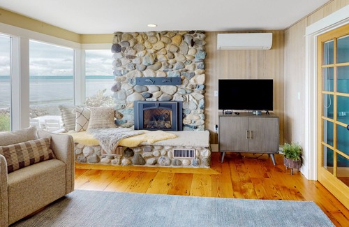 Rollingbay House | Charming oceanfront home with firepit, deck, beach access, deck, & W/D