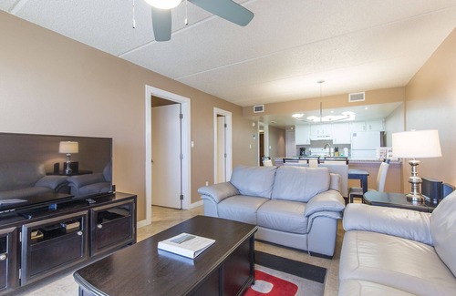 South Padre Island Condo | Charming Oceanfront Condo with Pool & Direct Beach Access!