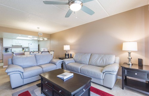 South Padre Island Condo | Charming Oceanfront Condo with Pool & Direct Beach Access!
