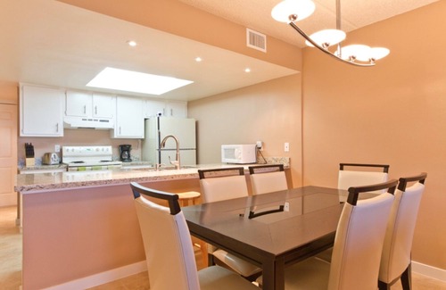 South Padre Island Condo | Charming Oceanfront Condo with Pool & Direct Beach Access!