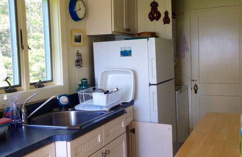 South Thomaston Cottage | Charming ocean-front 2-bedroom cottage with spectacular views!