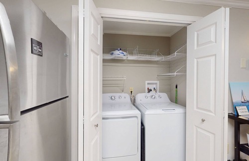 Ocean Pines House | Charming Ocean Pines home w/private deck, full kitchen, washer/dryer, AC & WiFi