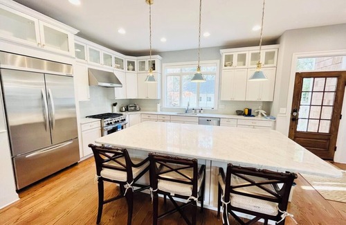 The Glade House | Charming Ocean Block Home in The Pines – Walk to Everything, Private Baths!