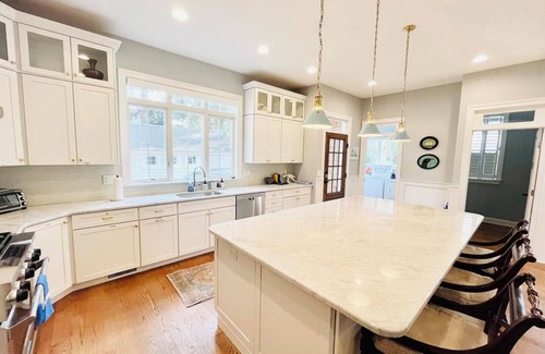 The Glade House | Charming Ocean Block Home in The Pines – Walk to Everything, Private Baths!