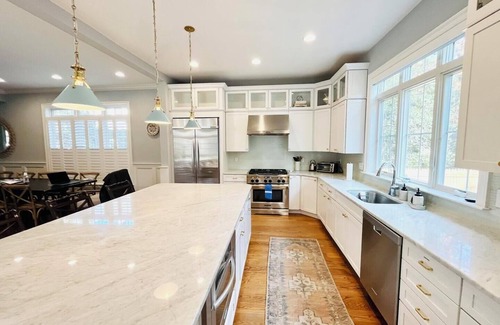 The Glade House | Charming Ocean Block Home in The Pines – Walk to Everything, Private Baths!