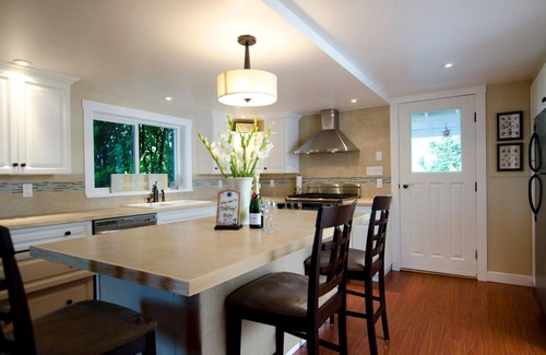Crescent Beach Cottage | Charming, ocean view, lovely 1 1/2 bdrm deluxe suite ~ & we're pet friendly! :-)