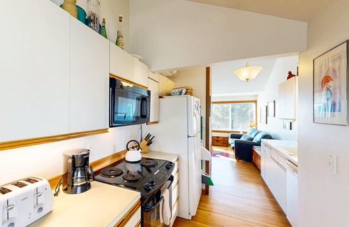 Cannon Beach Cottage | Charming, oceanfront cottage with WiFi & easy beach access