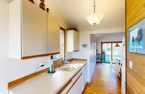 Cannon Beach Cottage | Charming, oceanfront cottage with WiFi & easy beach access