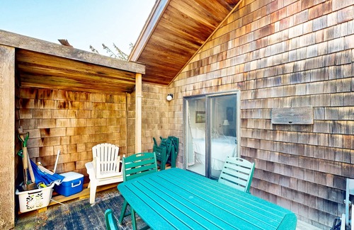 Cannon Beach Cottage | Charming, oceanfront cottage with WiFi & easy beach access