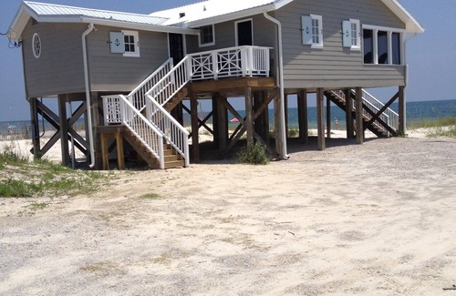 Fort Morgan Cottage | Charming Oceanfront Cottage