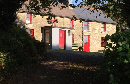 Ahakista Cottage | Charming old cottage overlooking Dunmanus Bay