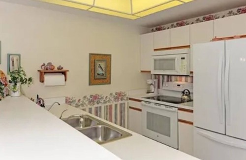 Englewood Condo | Charming Old Florida Condo….Minutes to World Famous Beaches