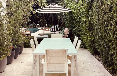 Central Naples House | Charming Olde Naples Bungalow