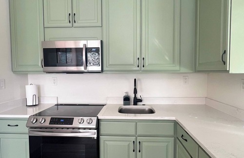 Eagle Pass Apartment | Charming one-bedroom 1.5-bath guesthouse with fully equipped kitchen in Glendale