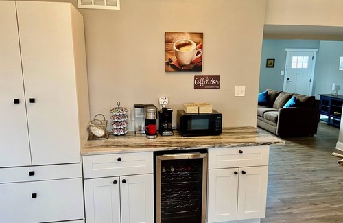 Broomall House | Charming one-level retreat near Philly with private yard, kid/pet friendly