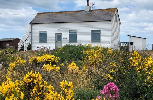 Dungeness Cottage | Charming original fisherman’s cottage on Dungeness Beach