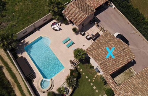 Le Muy House | Charming outbuilding with pool near the sea