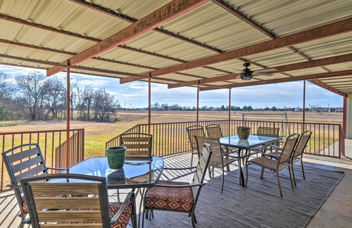 Ellis County House | Charming Palmer Family Home on 5 Acres!